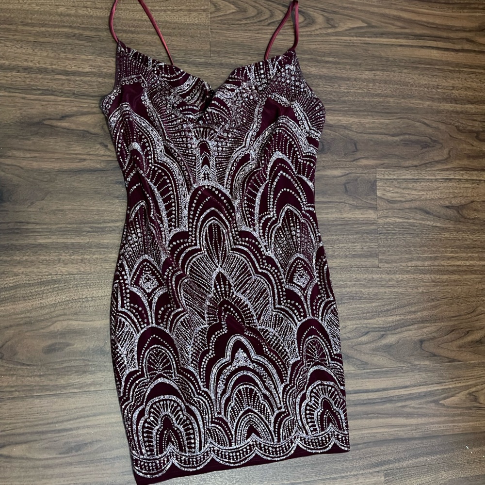 Beautiful glittery burgundy dress from Windsor